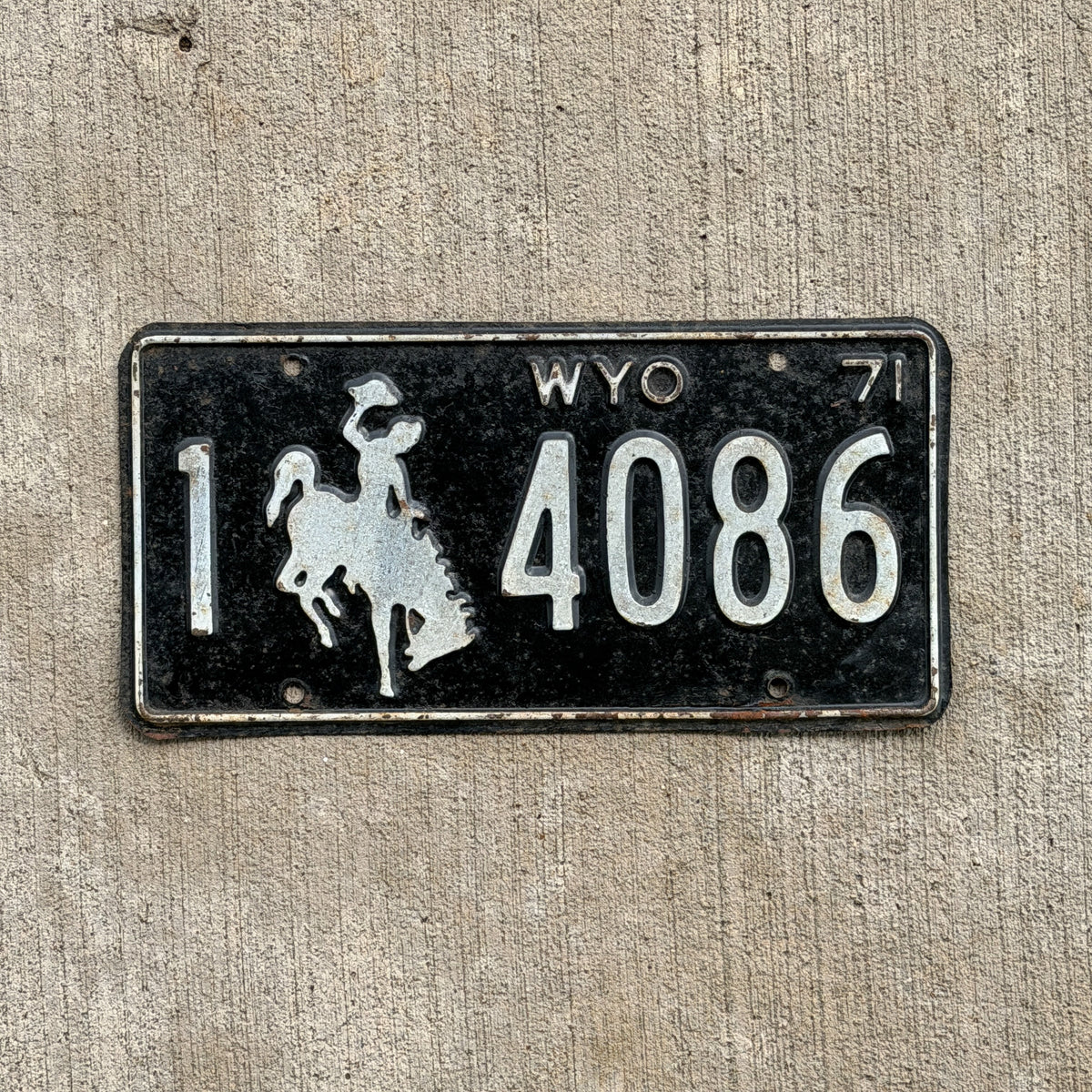 Photo of a 1971 Wyoming License Plate Auto Tag Garage Decor Vintage Cowboy Rodeo 1 4086 with original patina