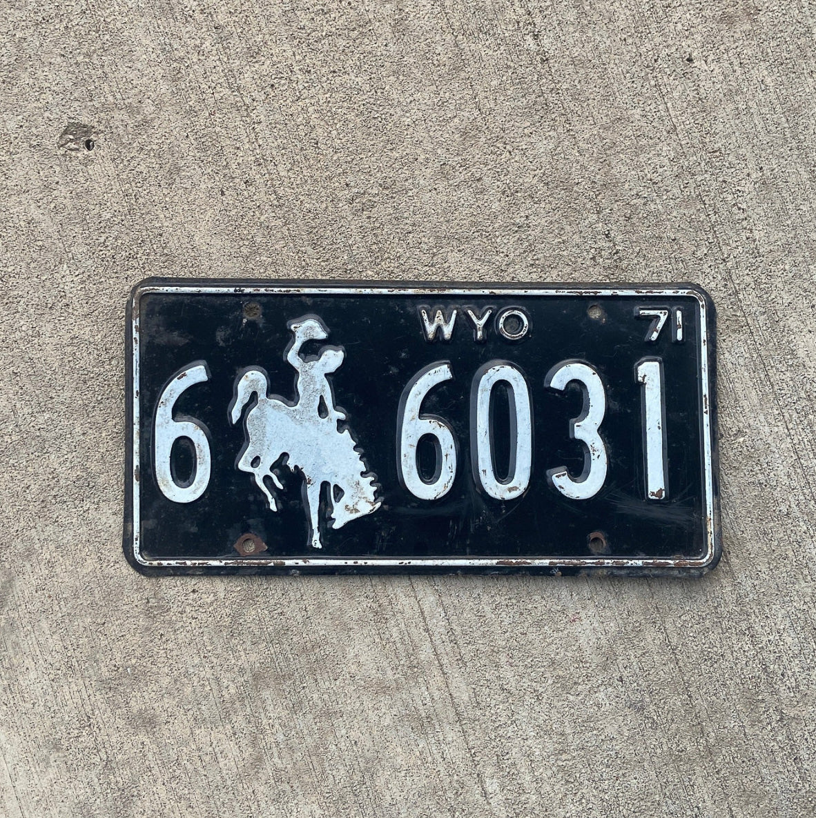 Photo of a 1971 Wyoming License Plate Auto Tag Garage Decor Vintage Cowboy Rodeo 6 6031 with original patina