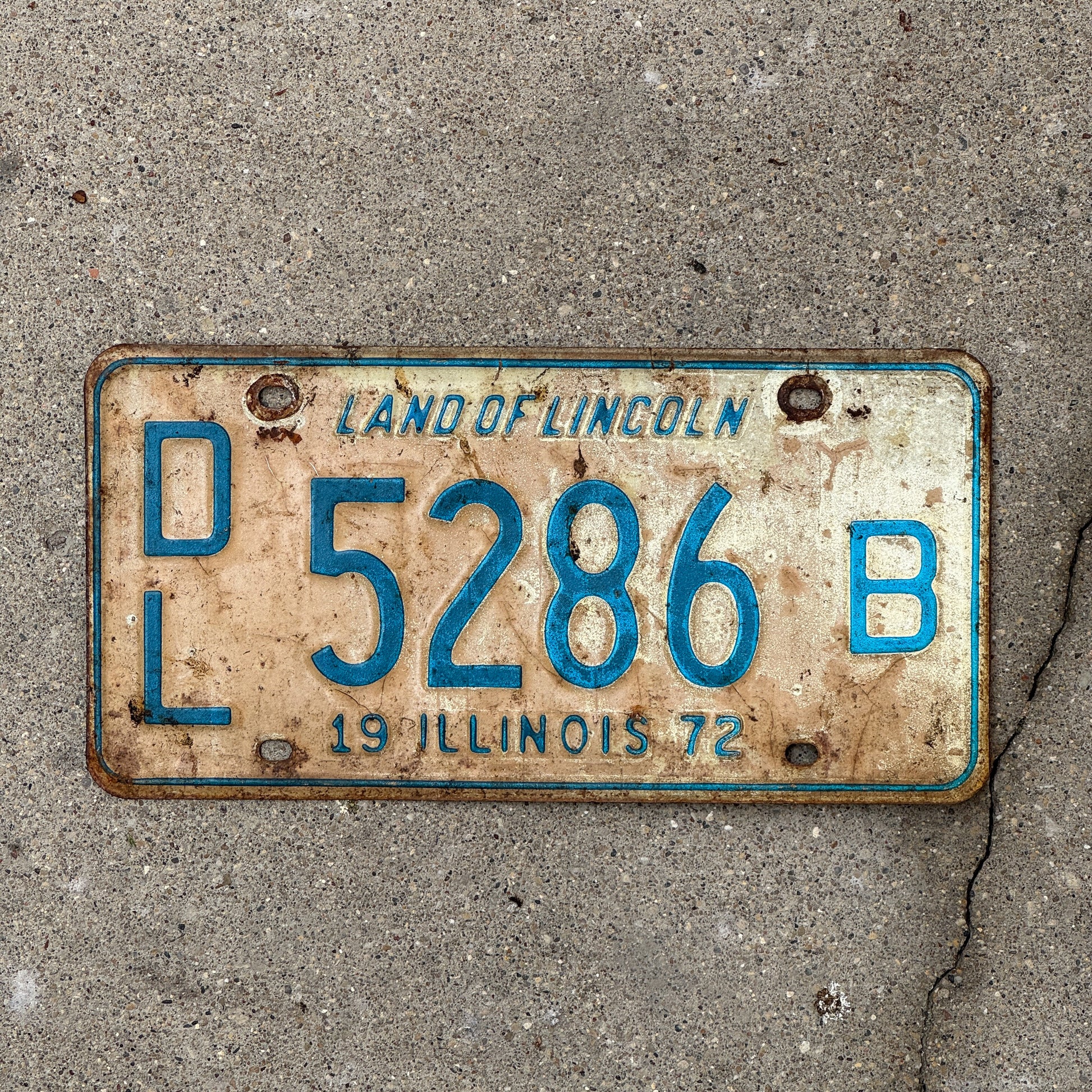 Photo of a 1972 Illinois Dealer License Plate Auto Tag 1 Vintage Garage 5286 B with original patina