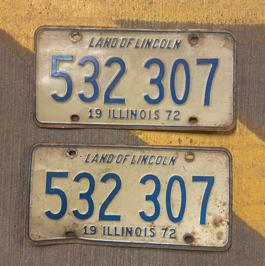 Photo of a 1972 Illinois License Plate Auto Tag Garage Decor Vintage 532 307