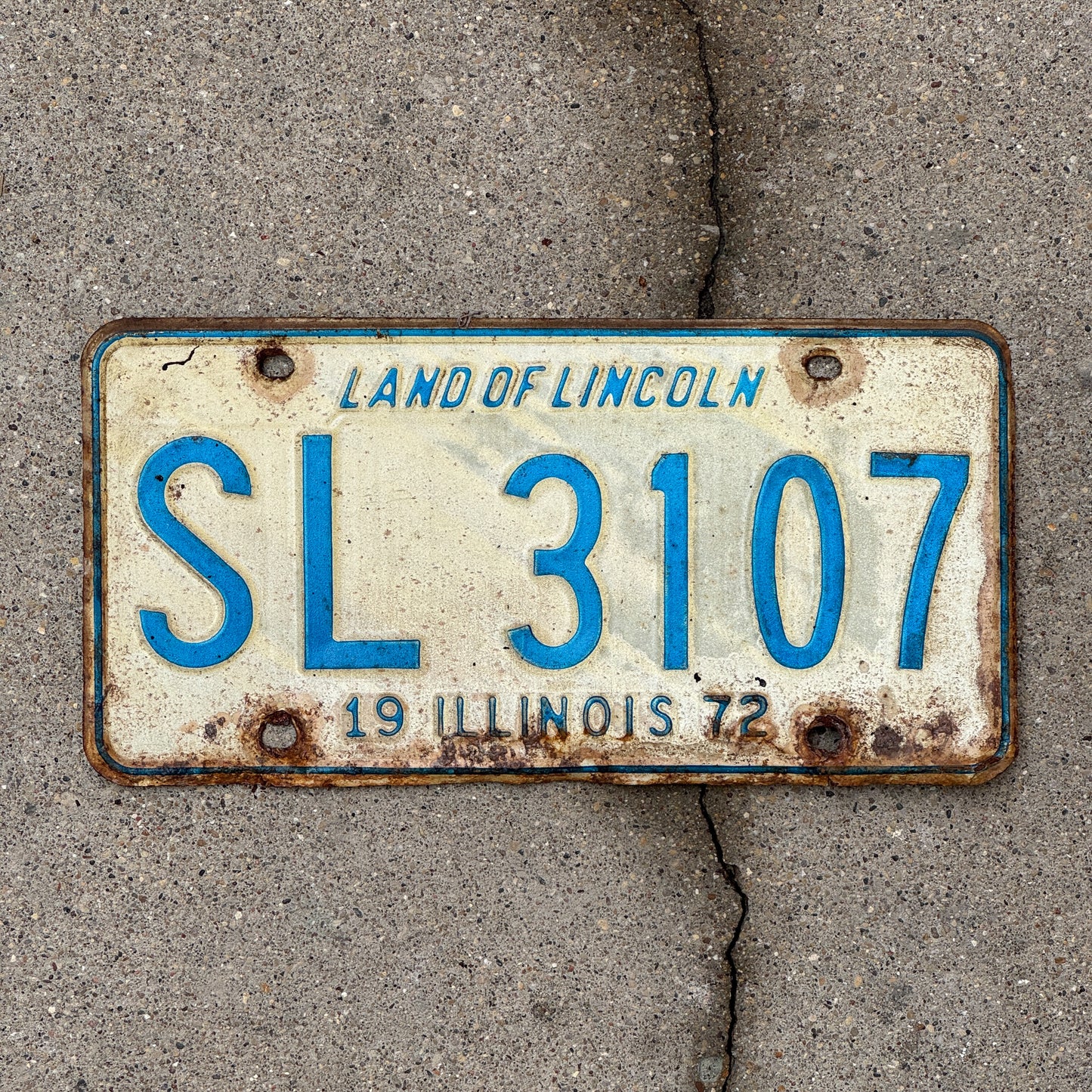 Photo of a 1972 Illinois License Plate Auto Tag Garage Decor Vintage SL 3107 with original patina