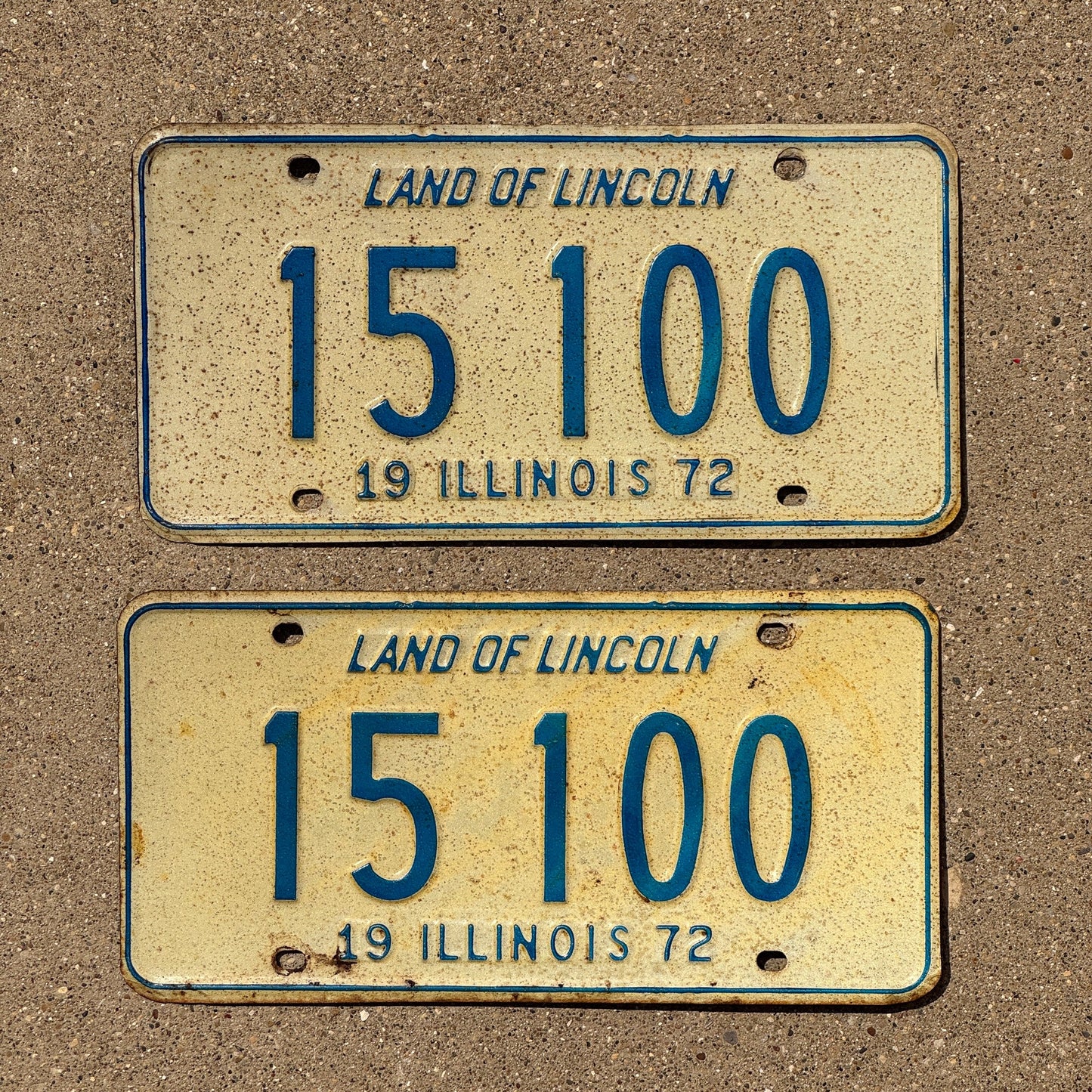 Photo of a 1972 Illinois License Plate Pair Auto Tag Garage Decor Vintage 15100
