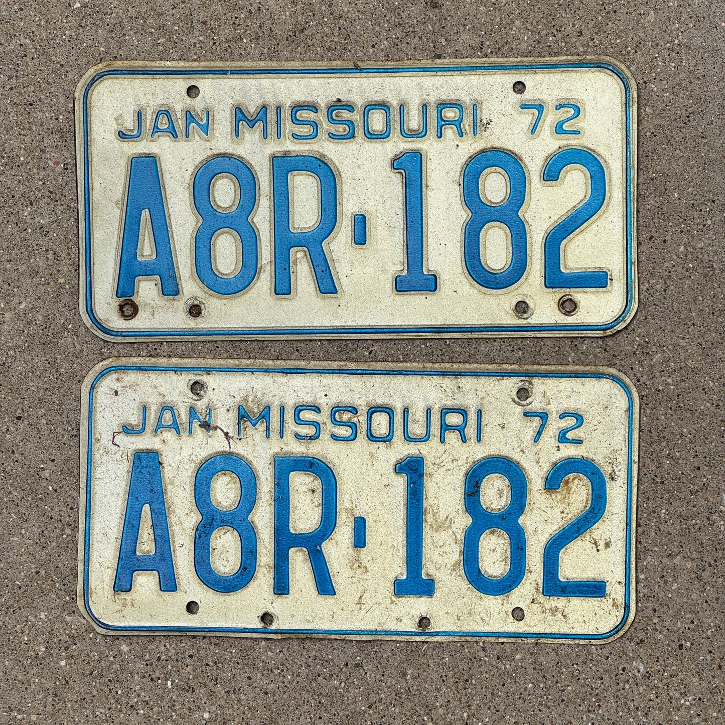 Photo of a 1972 Missouri License Plate Pair Auto Tag Garage Decor Vintage A8R 182