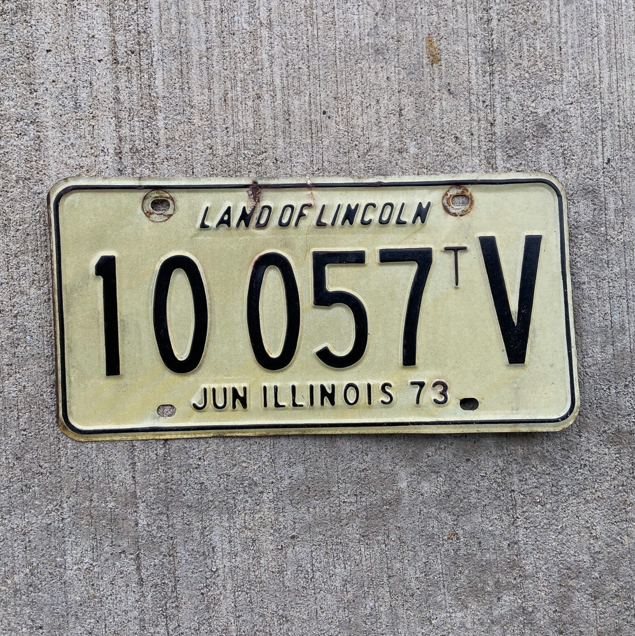 Photo of a 1973 Illinois Truck Tractor License Plate Auto Tag Garage Decor Vintage 10057 TV with original patina