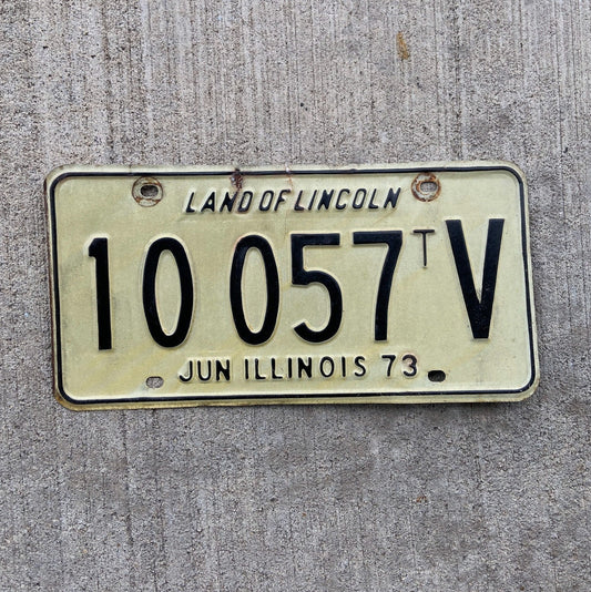 Photo of a 1973 Illinois Truck Tractor License Plate Auto Tag Garage Decor Vintage 10057 TV with original patina