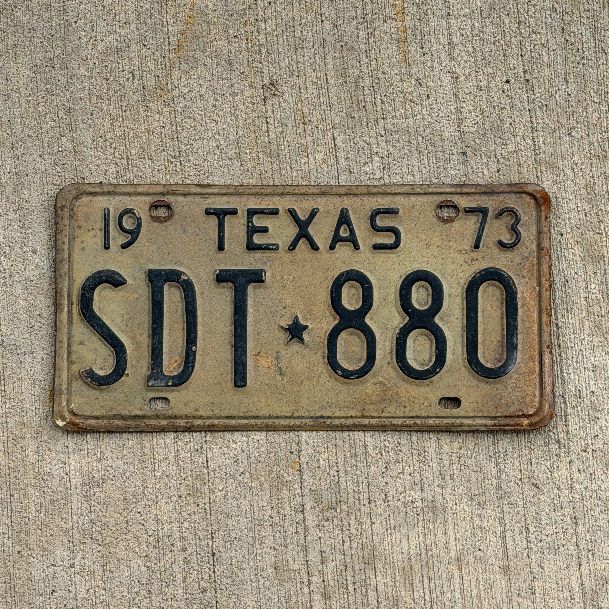 Photo of a 1973 Texas License Plate Auto Tag Garage Decor Vintage SDT 880 with original patina