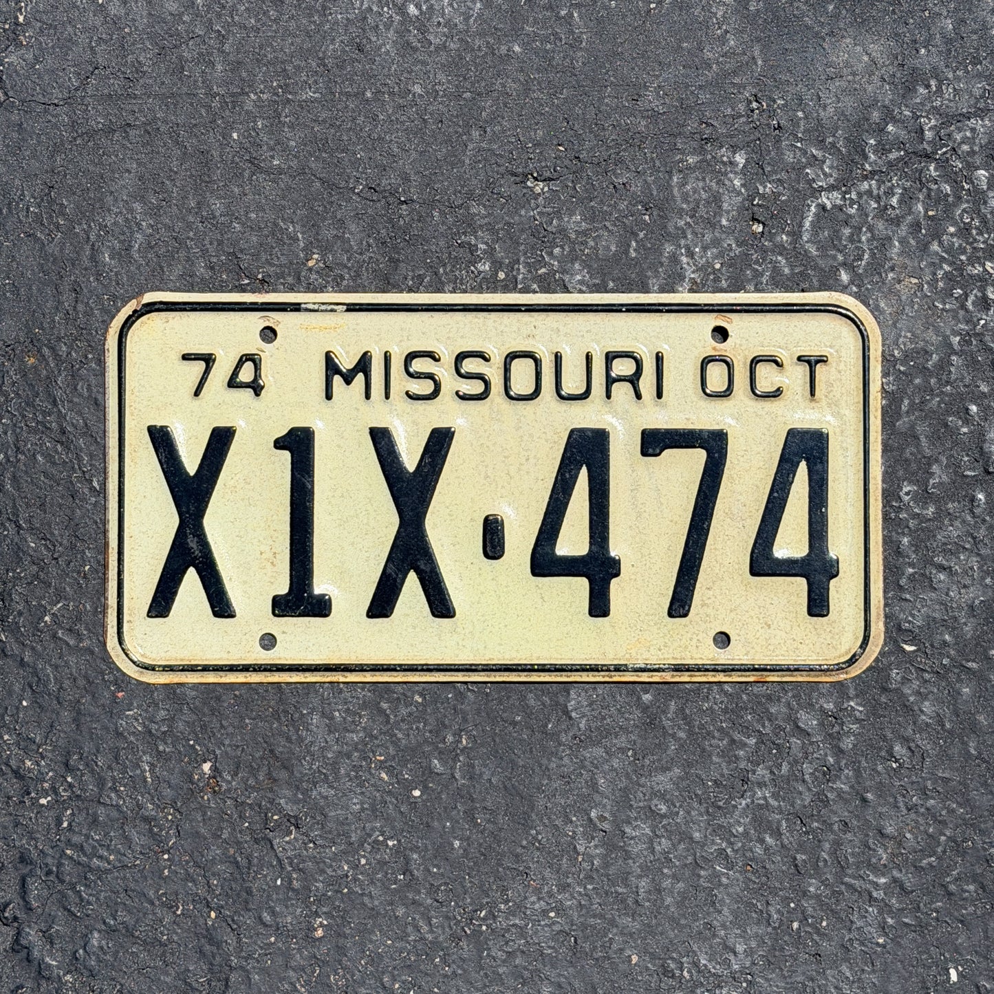 Photo of a 1974 Missouri License Plate Auto Tag Garage Decor Vintage X1X 474 with original patina