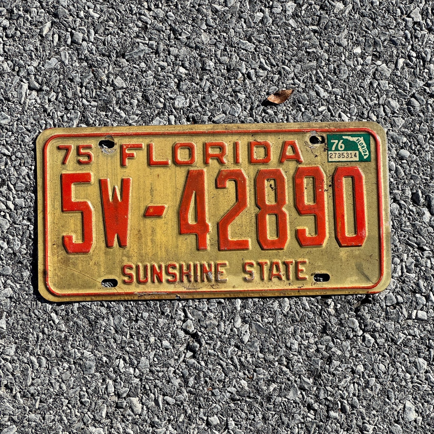 Photo of a 1975 1976 Florida License Plate Auto Tag Garage Decor Vintage 5W 42890