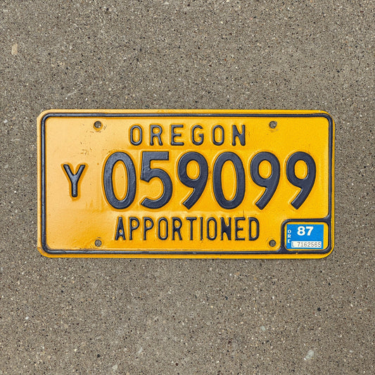 Photo of a 1975 1987 Oregon Apportioned License Plate Auto Tag Garage Decor Vintage Y 059099