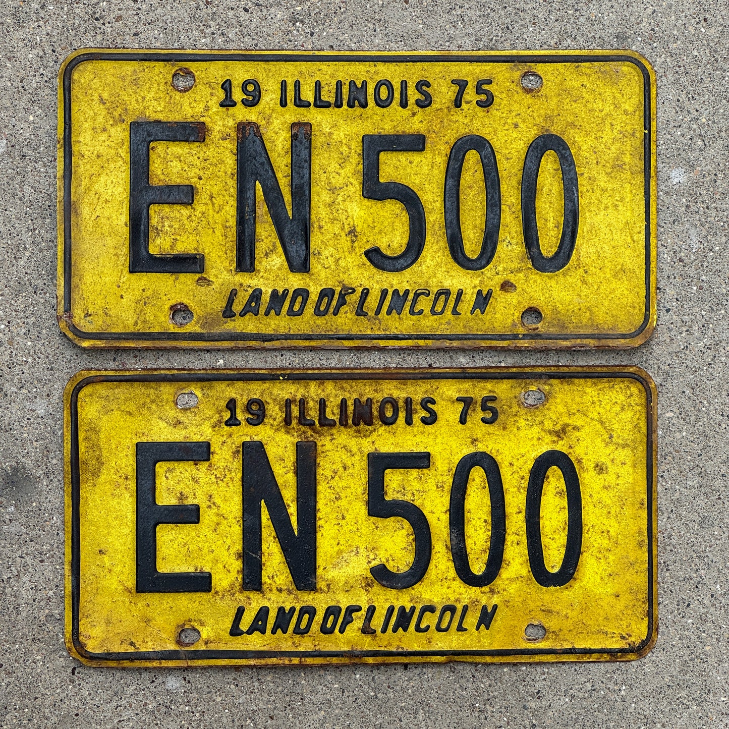 Photo of a 1975 Illinois License Plate Pair Auto Tag Garage Decor Vintage EN 500 with original patina