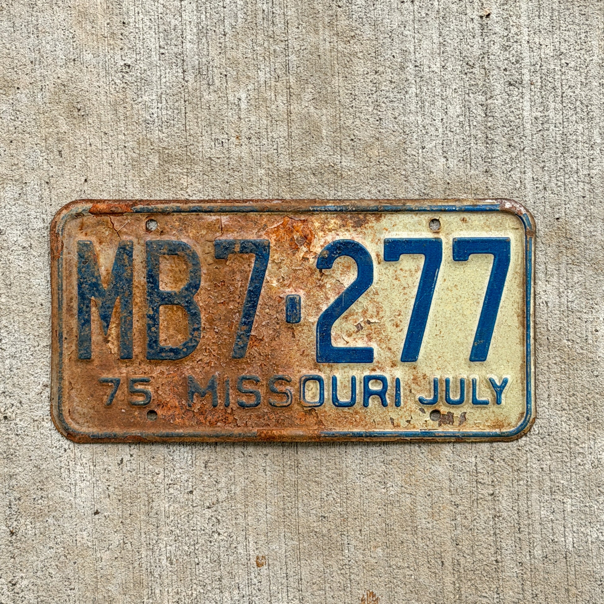 Photo of a 1975 Missouri License Plate Auto Tag Garage Decor Vintage MB 7 277 with original patina