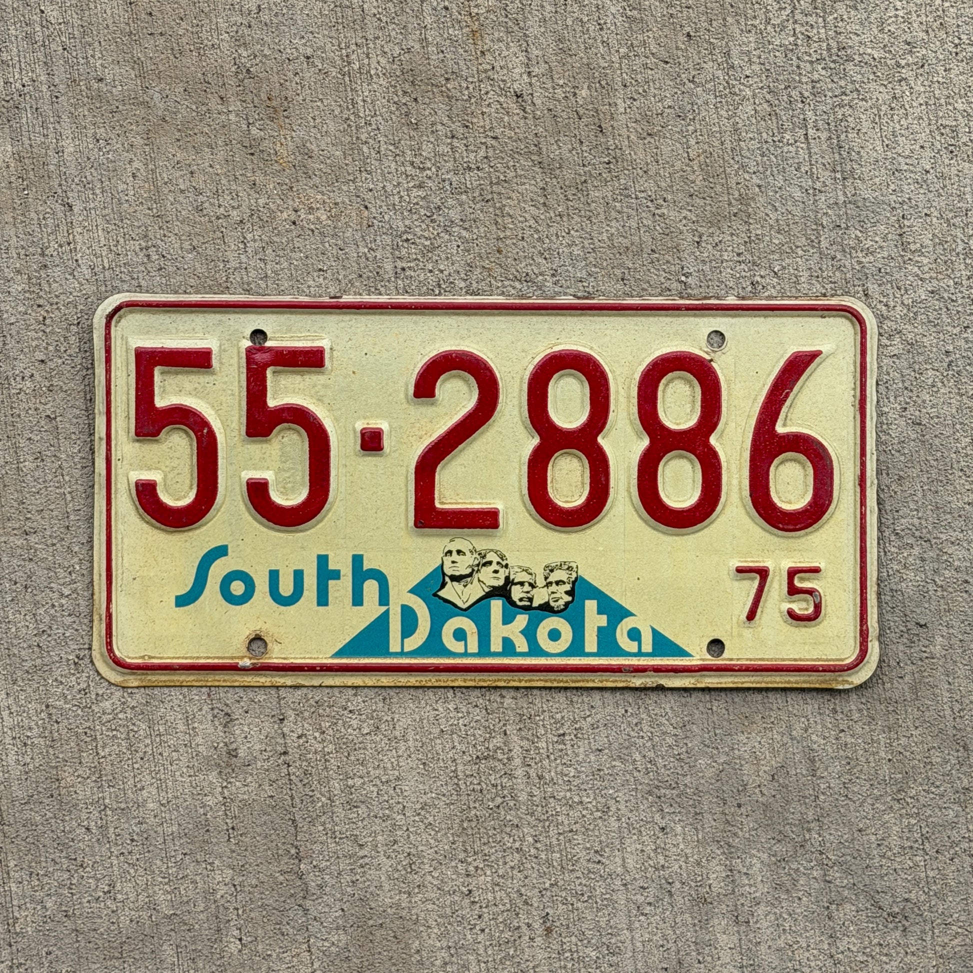 Photo of a 1975 South Dakota License Plate Auto Tag Garage Decor Vintage Mt. Rushmore 55 2886 with original patina