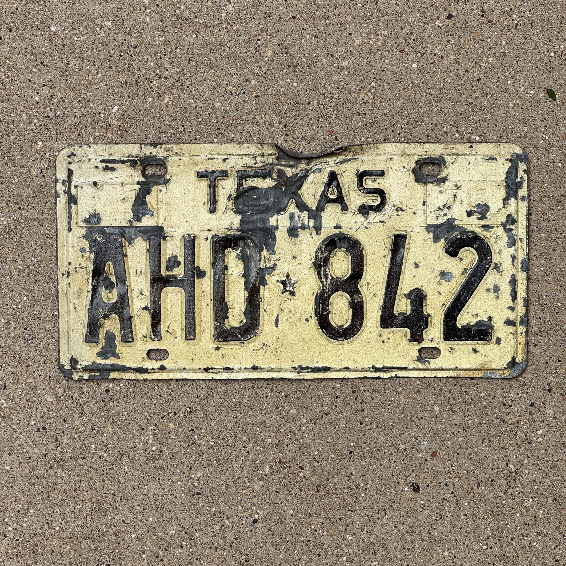 Photo of a 1975 Texas License Plate Auto Tag Garage Decor Vintage AHD 842