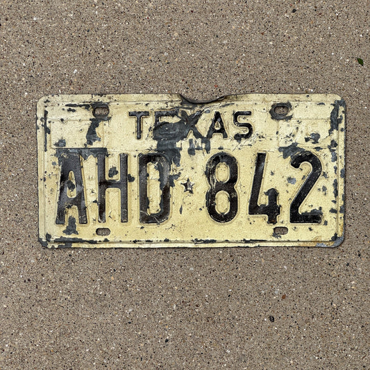 Photo of a 1975 Texas License Plate Auto Tag Garage Decor Vintage AHD 842