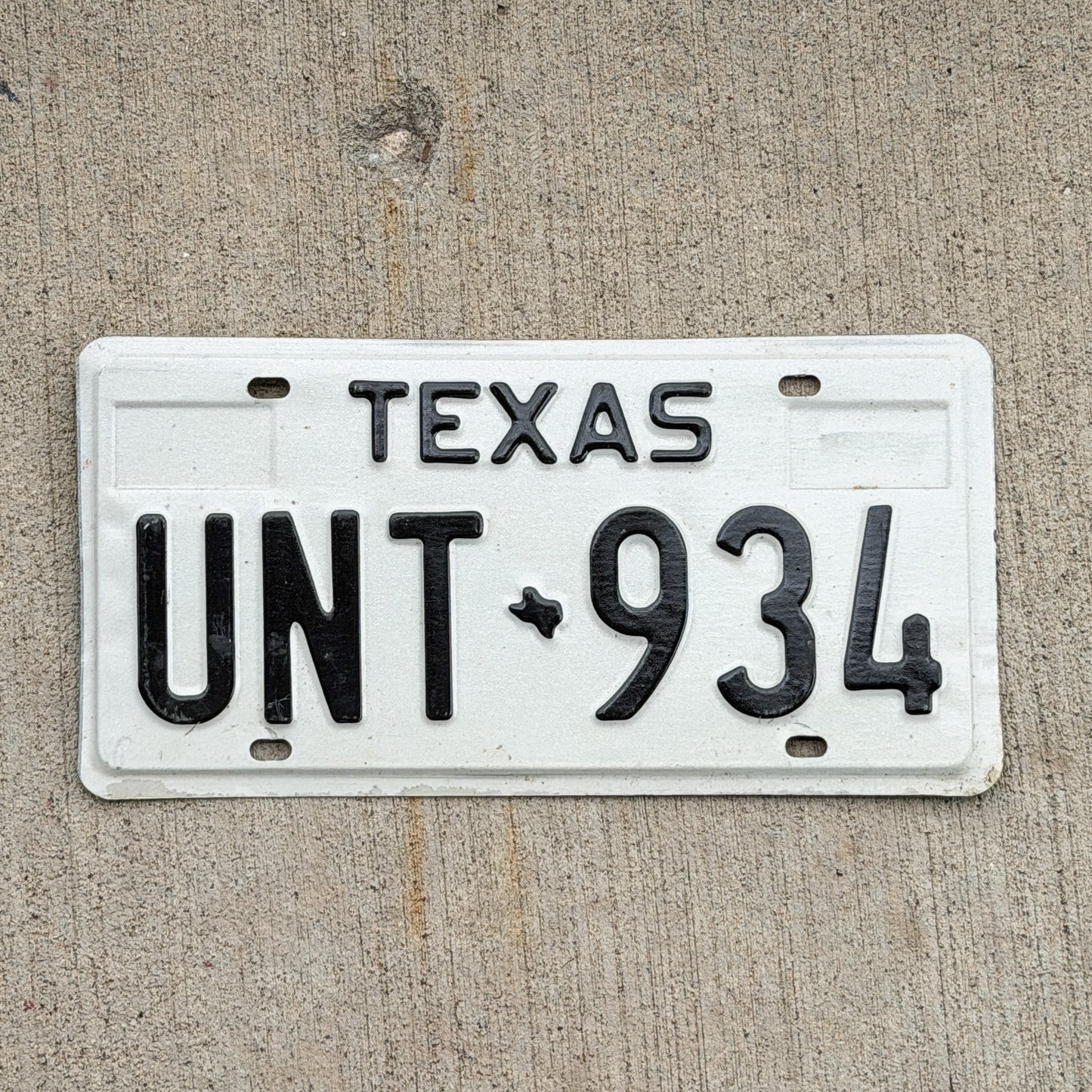 Photo of a 1975 Texas License Plate Auto Tag Garage Decor Vintage UNT 934 with original patina
