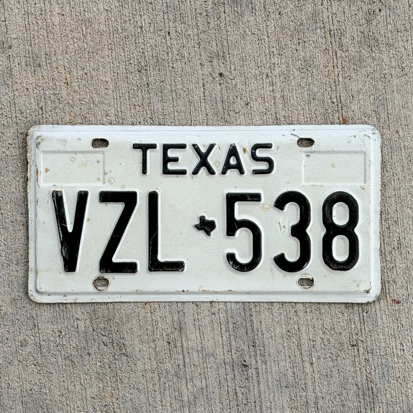 Photo of a 1975 Texas License Plate Auto Tag Garage Decor Vintage VZL 538 with original patina