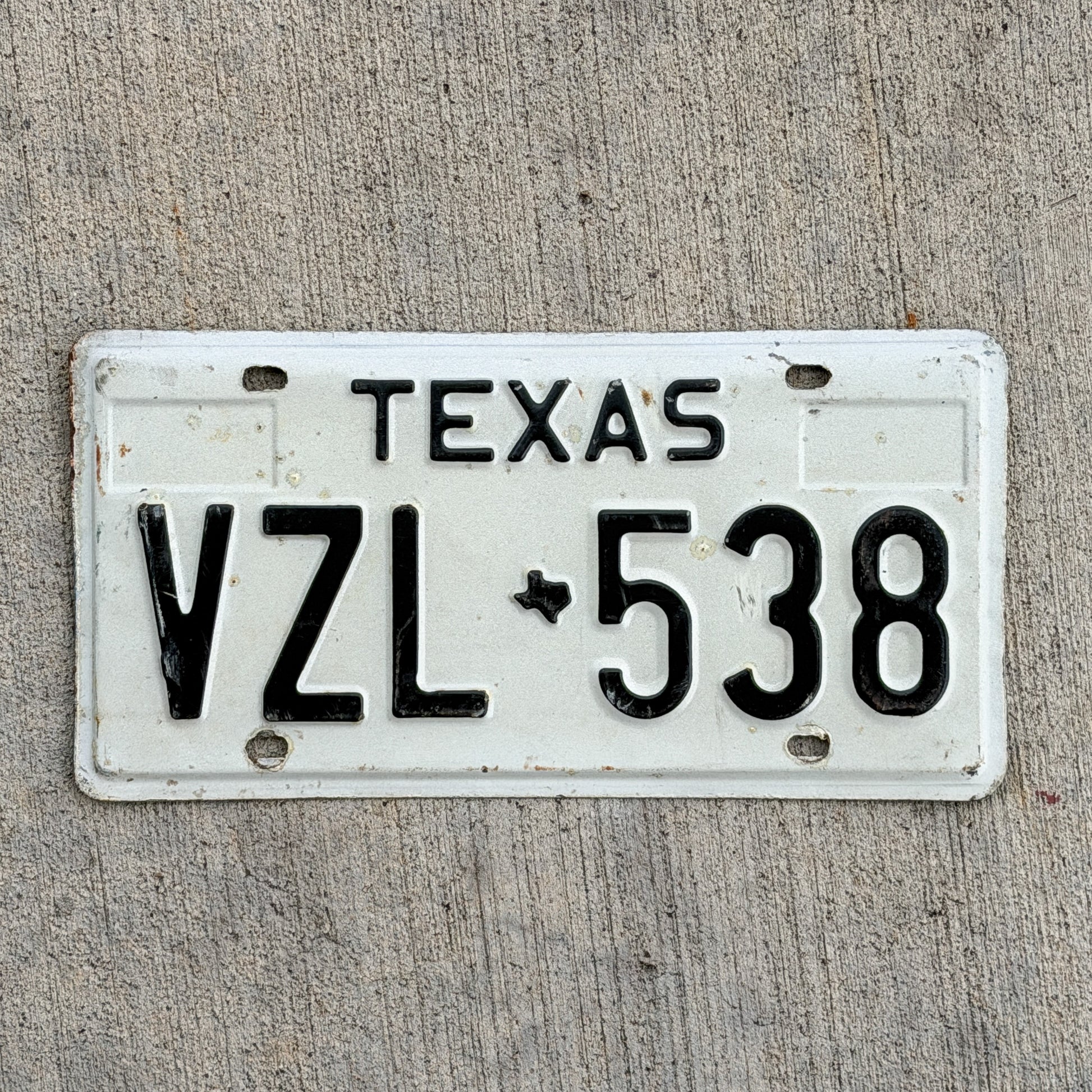 Photo of a 1975 Texas License Plate Auto Tag Garage Decor Vintage VZL 538 with original patina