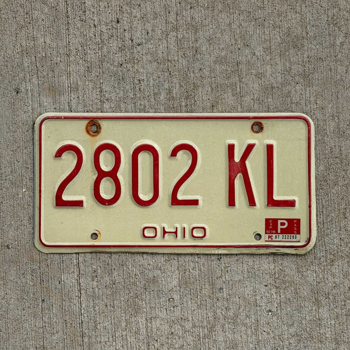 Photo of a 1976 1978 Ohio License Plate Auto Tag Garage Decor Vintage 2802 KL with original patina