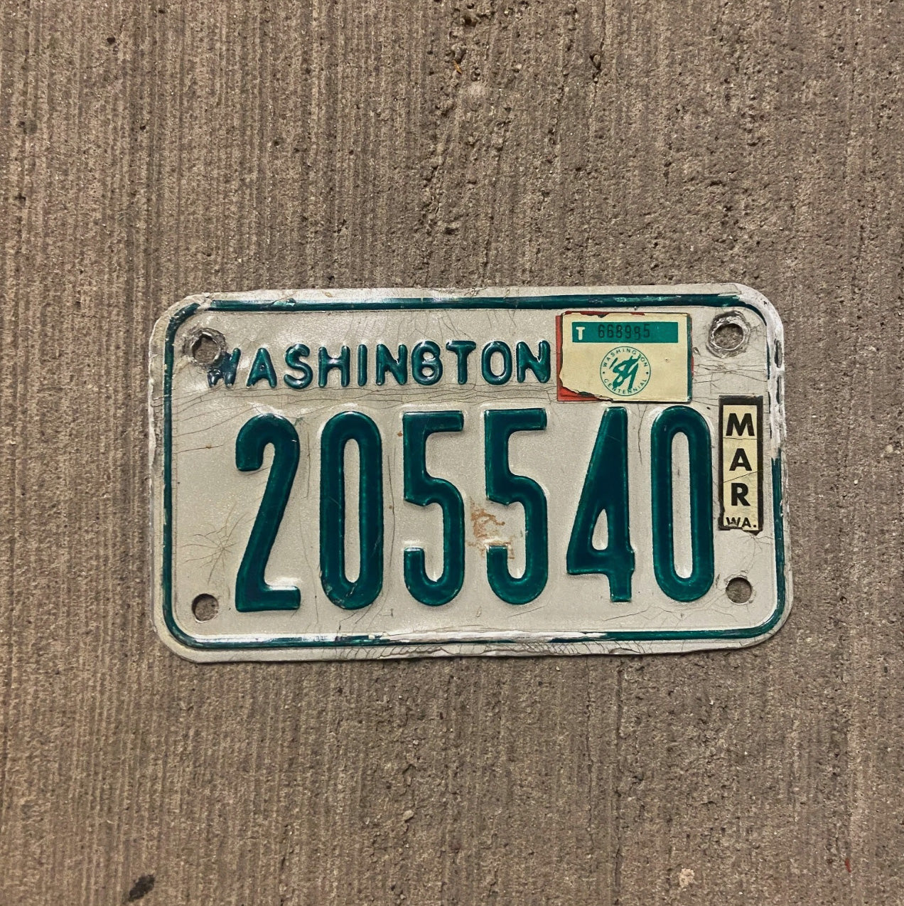 Photo of a 1976 1989 Washington License Plate Auto Tag Garage Decor Vintage 205540 with original patina