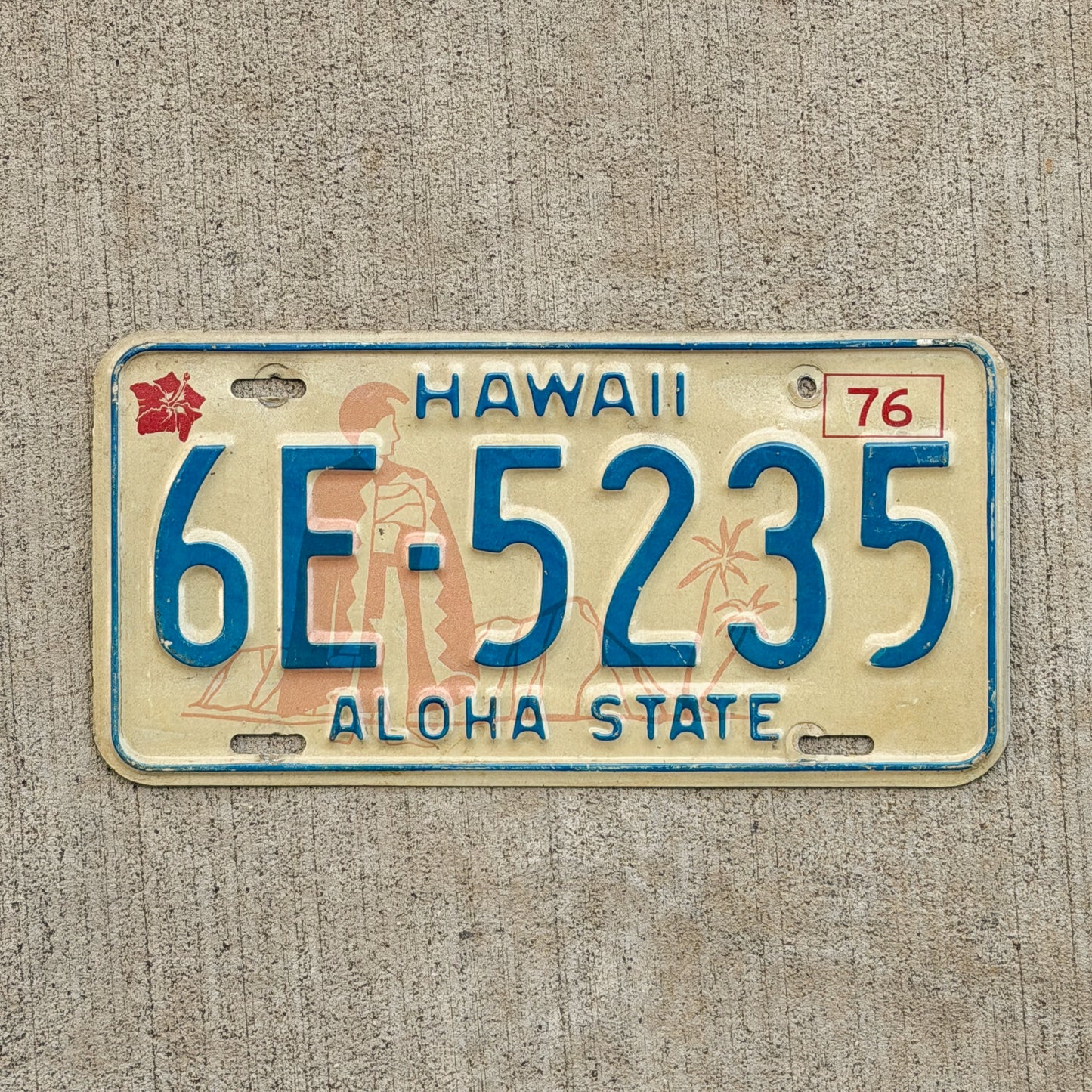 Photo of a 1976 Hawaii License Plate Auto Tag Garage Decor Vintage Honolulu County 6E 5235 with original patina