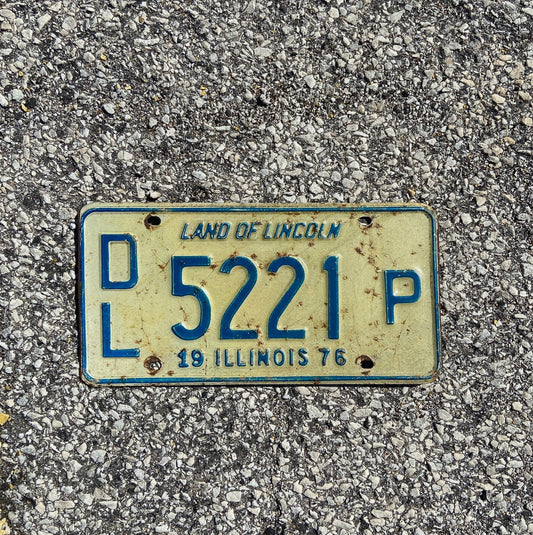Photo of a 1976 Illinois Dealer License Plate Auto Tag Garage Decor Vintage DL 5221 P