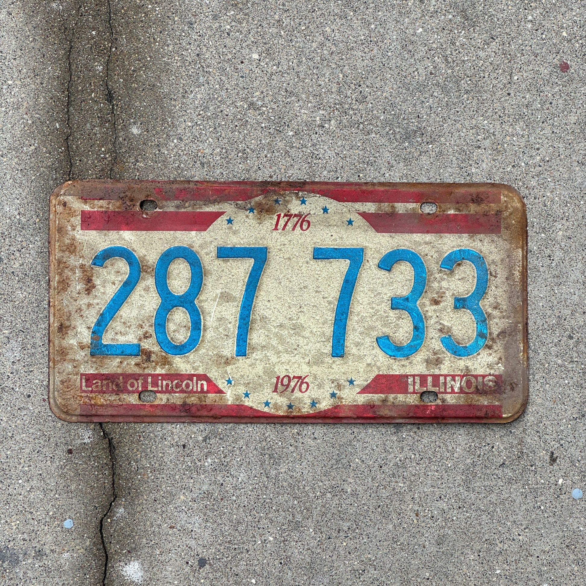 Photo of a 1976 Illinois License Plate Auto Tag 1 Vintage Garage Bicentennial 287 733 with original patina