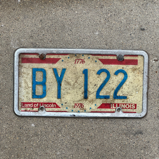 Photo of a 1976 Illinois License Plate Auto Tag 1 Vintage Garage Bicentennial BY 122 with original patina