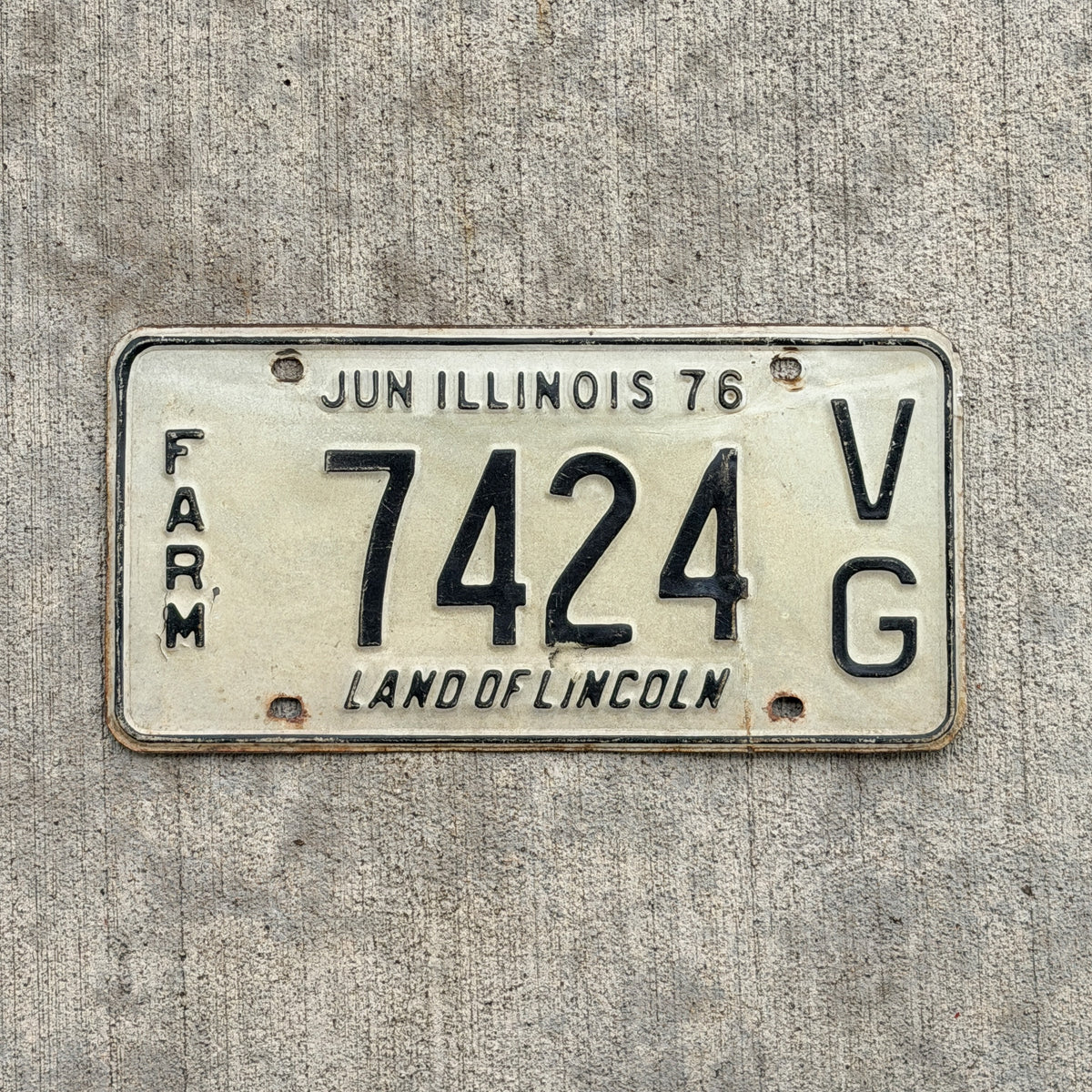 Photo of a 1976 Illinois License Plate Auto Tag Garage Decor Vintage 7424 VG with original patina