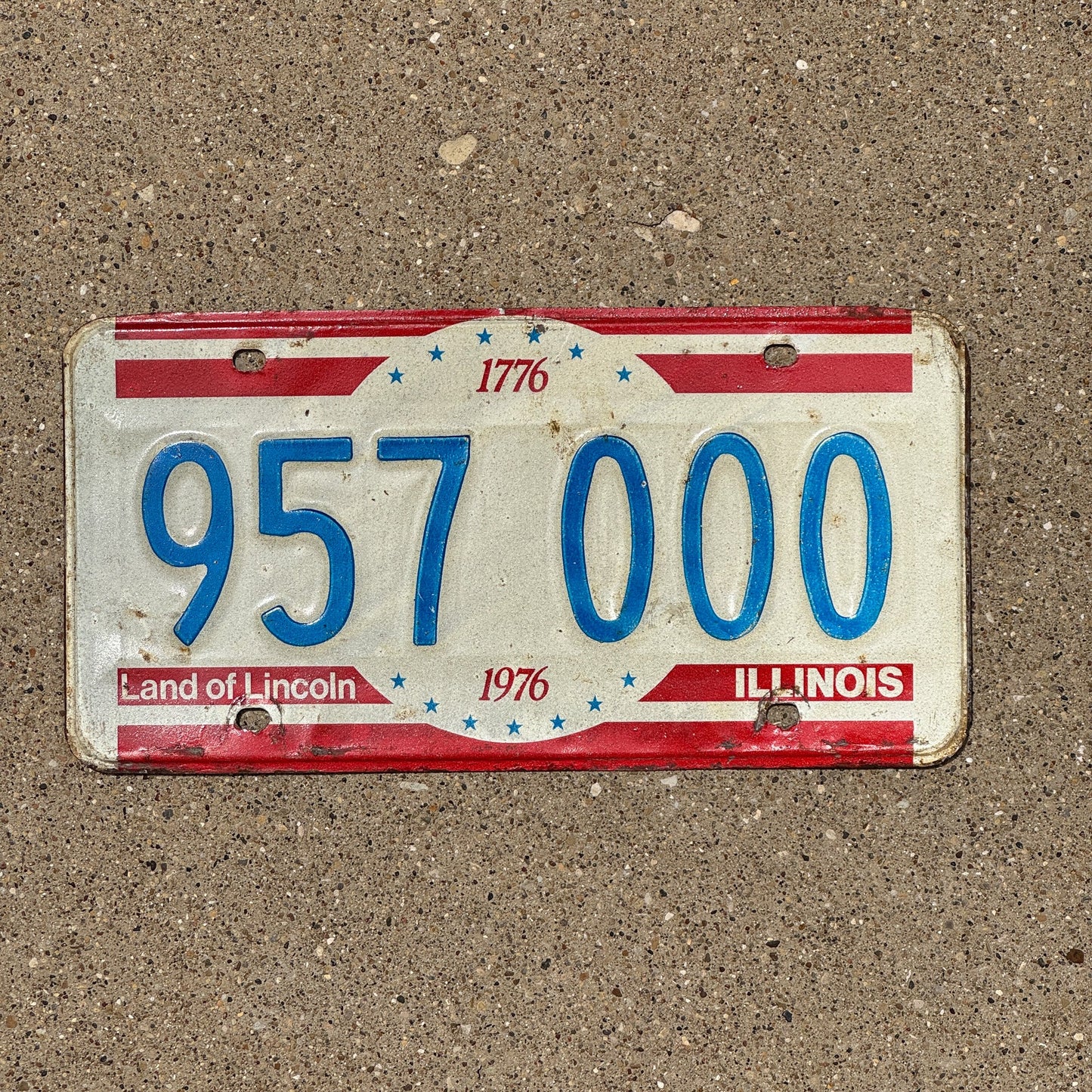 Photo of a 1976 Illinois License Plate Auto Tag Garage Decor Vintage Repeat Repeating 957 000