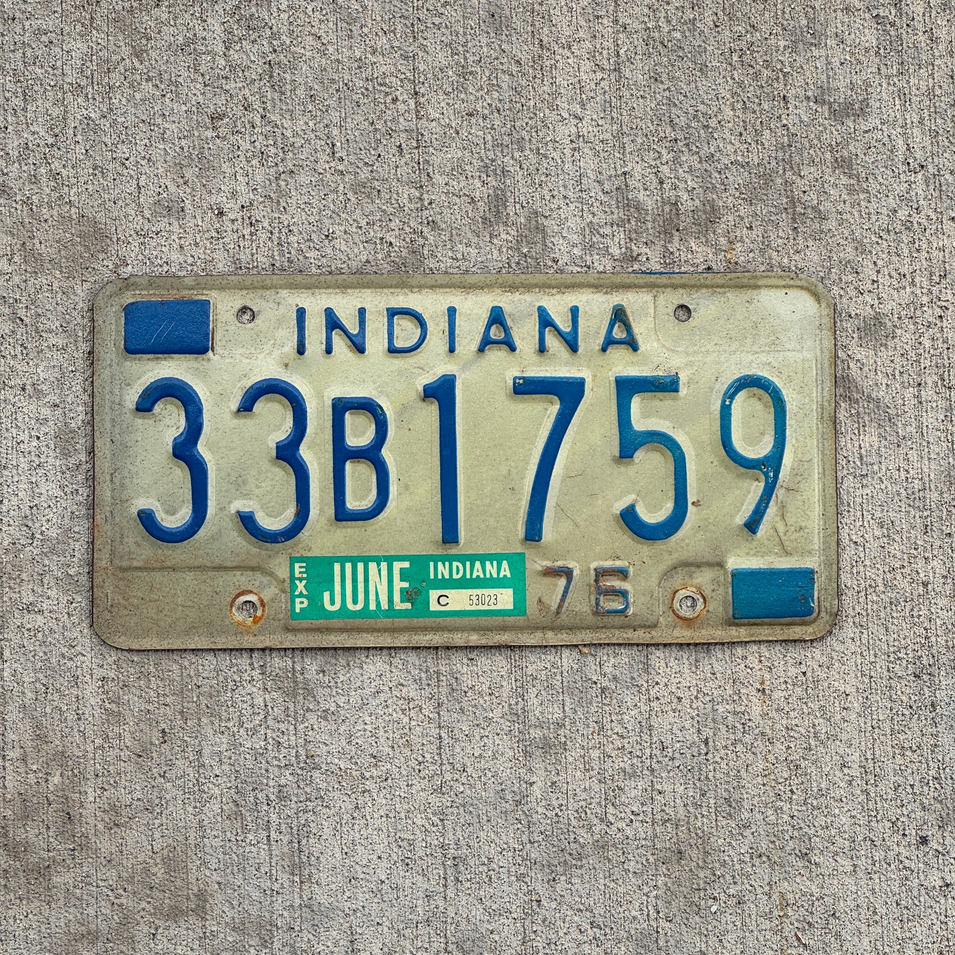 Photo of a 1976 Indiana License Plate Auto Tag Garage Decor Vintage 33 B 1759 with original patina