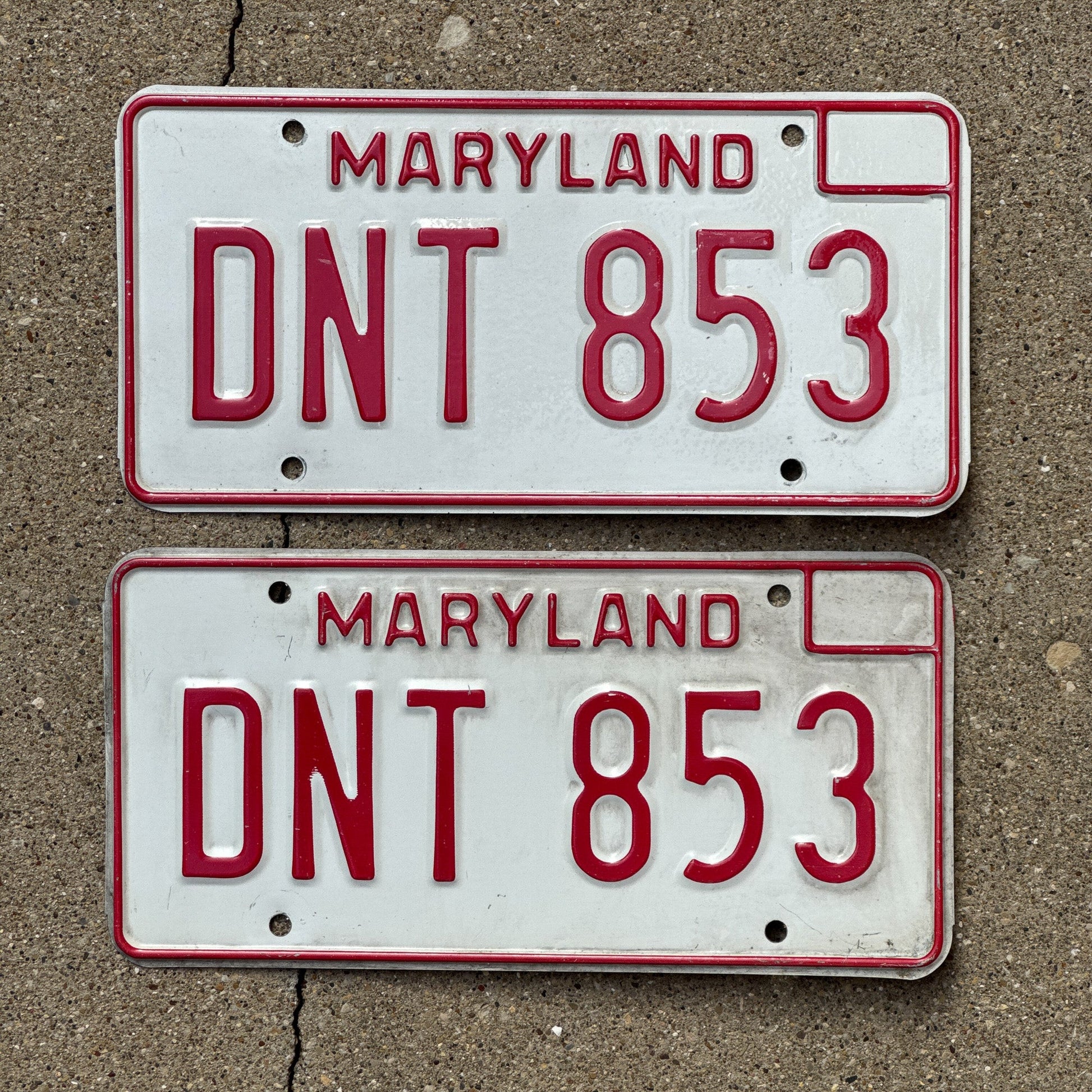 Photo of a 1976 Maryland License Plate Pair Auto Tag Garage Decor Vintage DNT 853