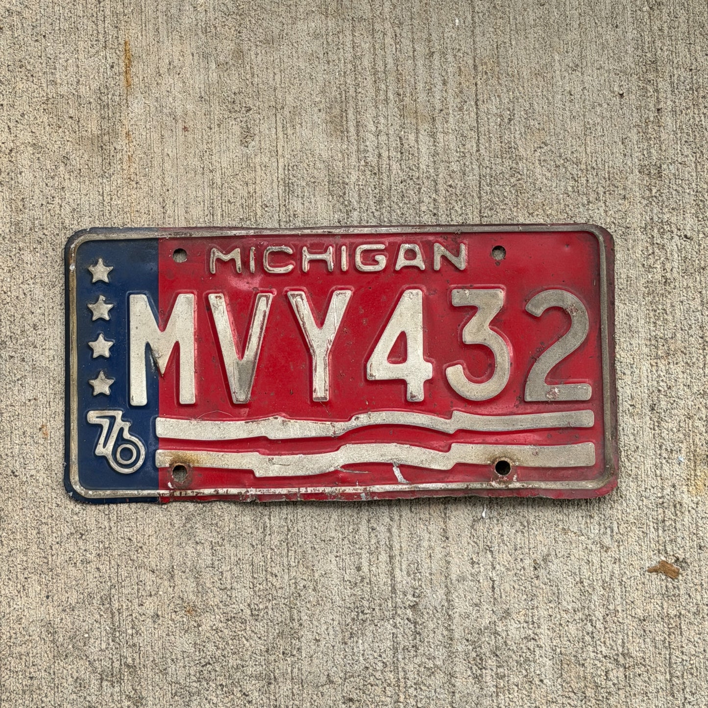 Photo of a 1976 Michigan License Plate Auto Tag Garage Decor Vintage Bicentennial MVY 432 with original patina