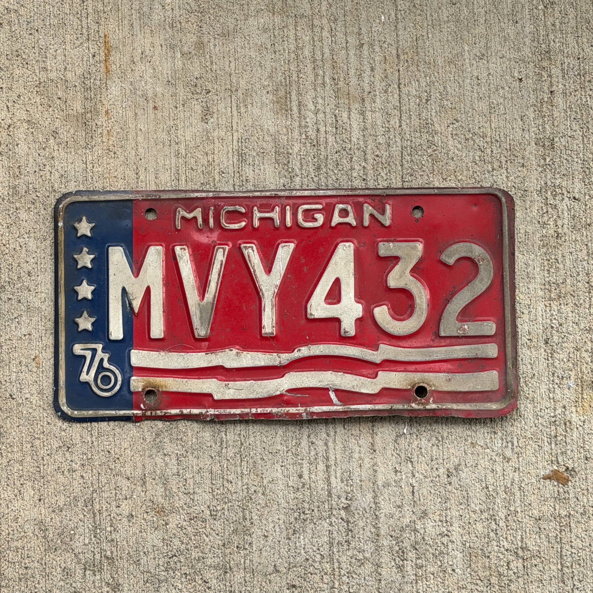 Photo of a 1976 Michigan License Plate Auto Tag Garage Decor Vintage Bicentennial MVY 432 with original patina