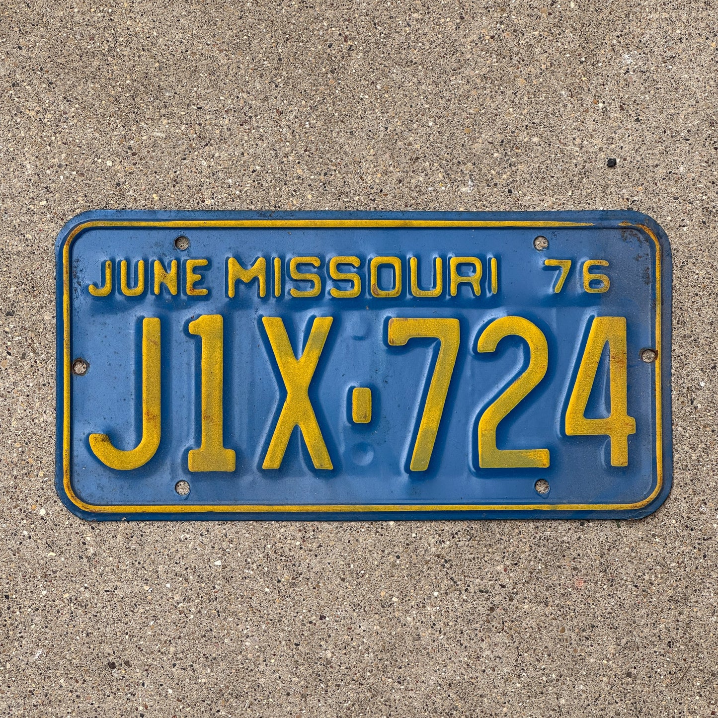 Photo of a 1976 Missouri License Plate Auto Tag Garage Decor Vintage J1X 724 with original patina