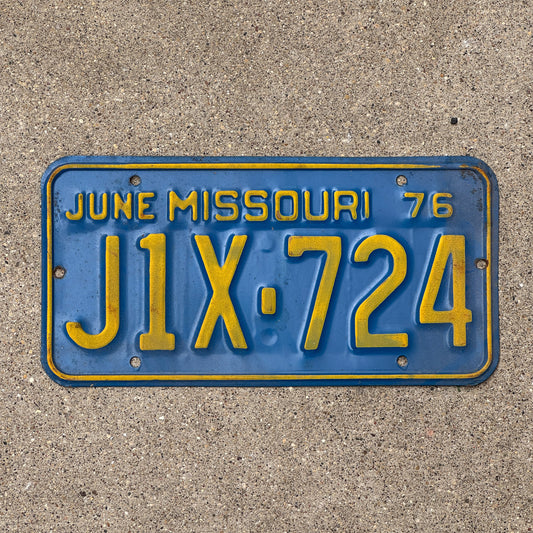 Photo of a 1976 Missouri License Plate Auto Tag Garage Decor Vintage J1X 724 with original patina