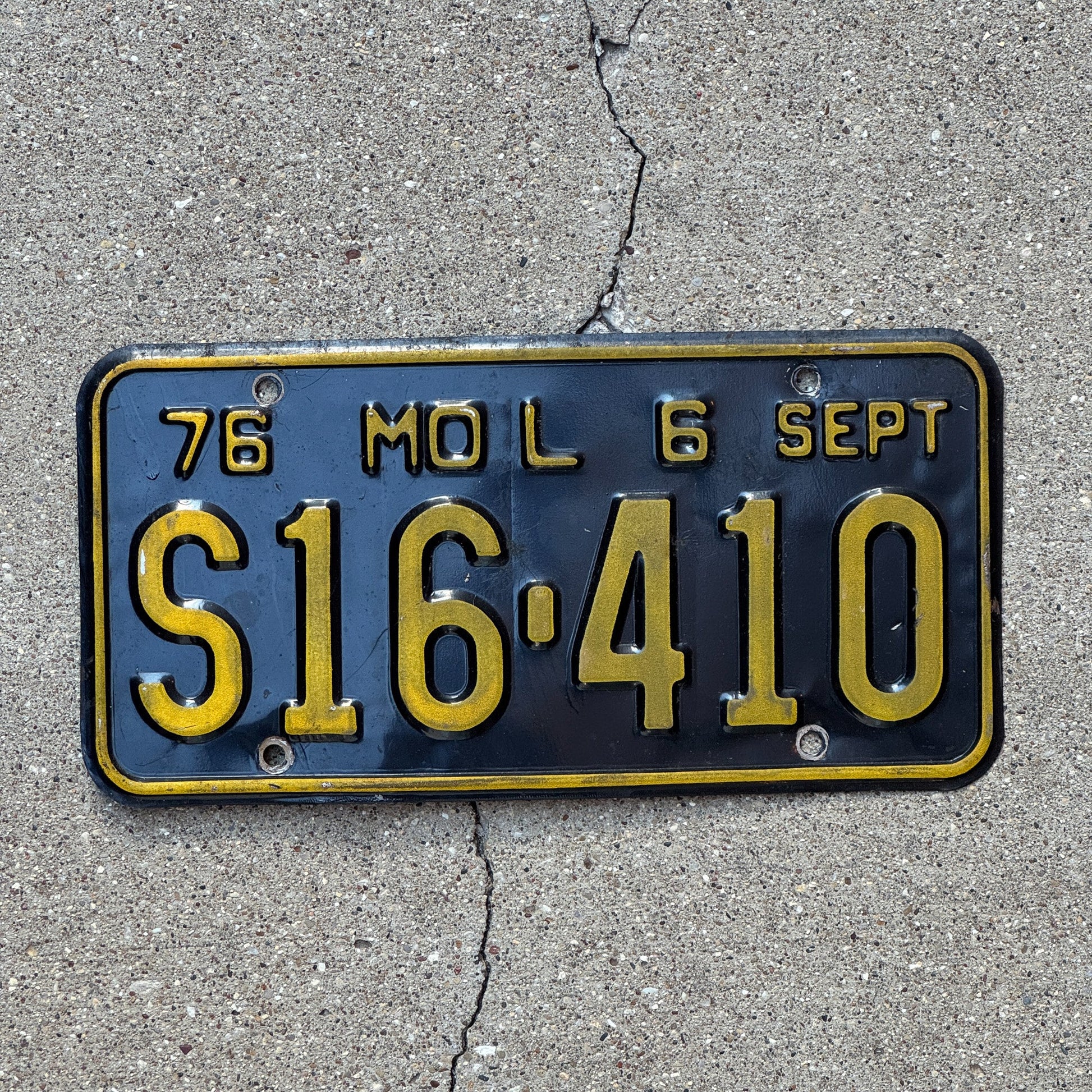 Photo of a 1976 Missouri Truck License Plate Auto Tag Garage Decor Vintage S16 410