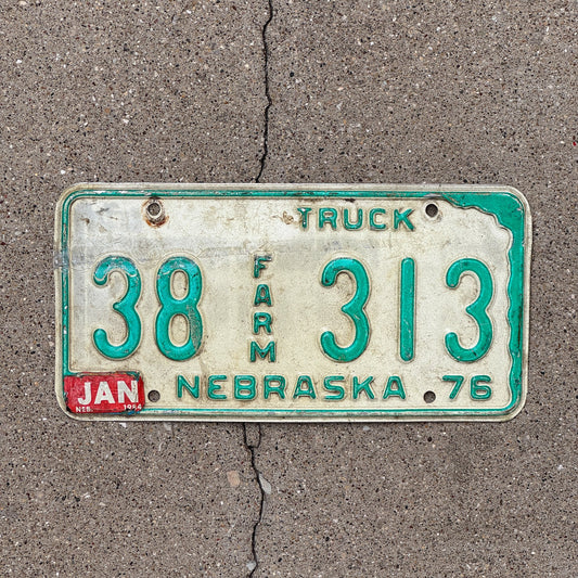 Photo of a 1976 Nebraska Farm Truck License Plate Auto Tag Garage Decor Vintage 38 313