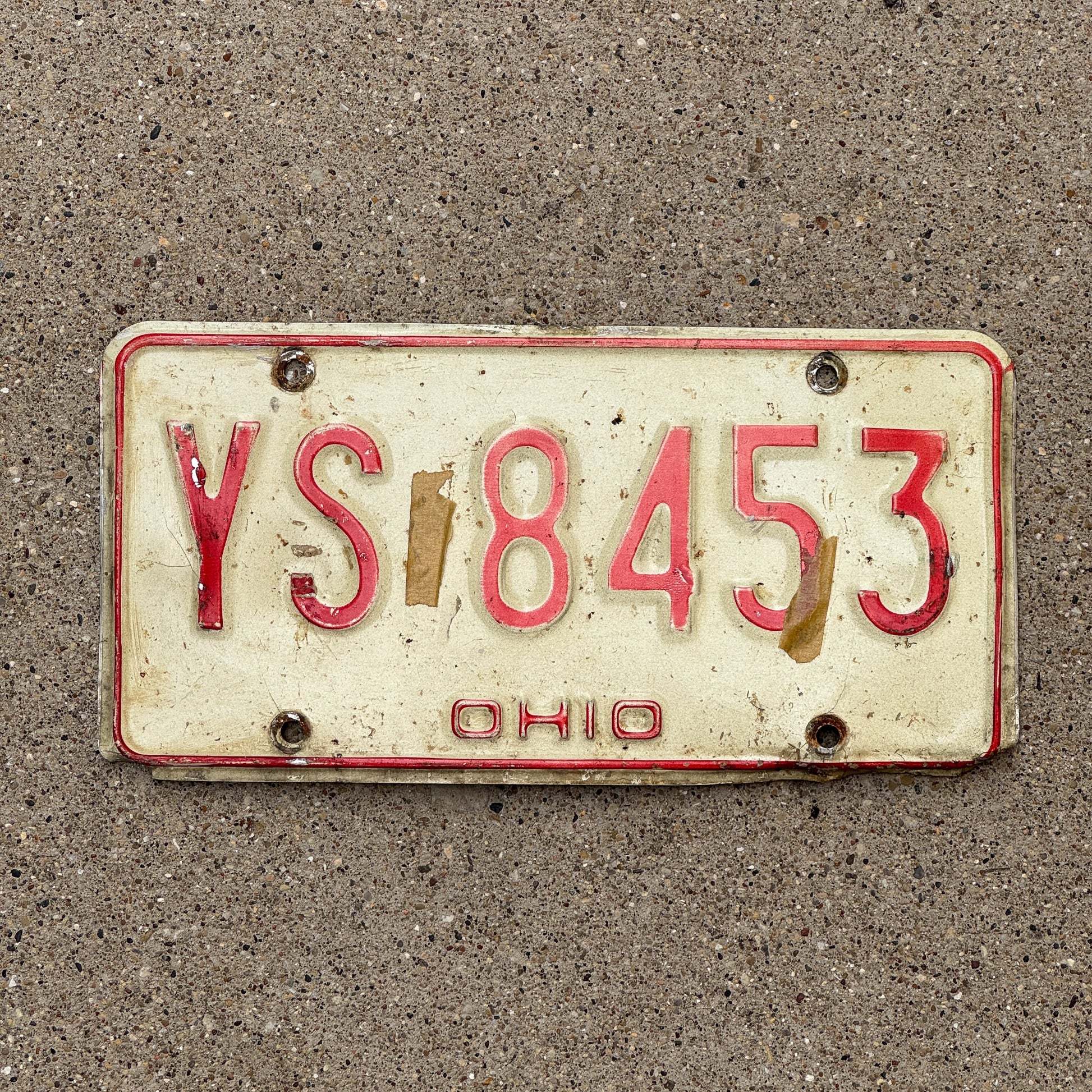 Photo of a 1976 Ohio License Plate Auto Tag 1 Vintage Garage YS 8453 with original patina