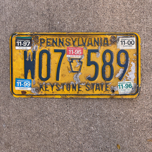 Photo of a 1977 2000 Pennsylvania License Plate Auto Tag Garage Decor Vintage W07 589 with original patina
