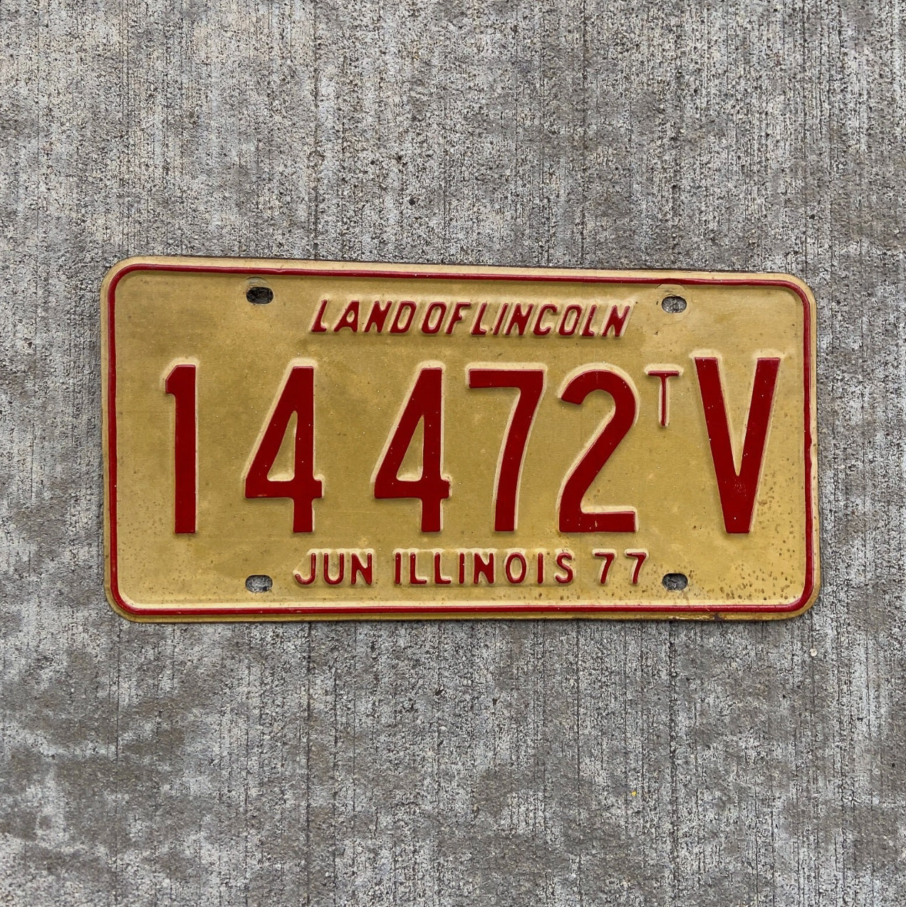 Photo of a 1977 Illinois Truck Tractor License Plate Auto Tag Garage Decor Vintage 14472 TV with original patina