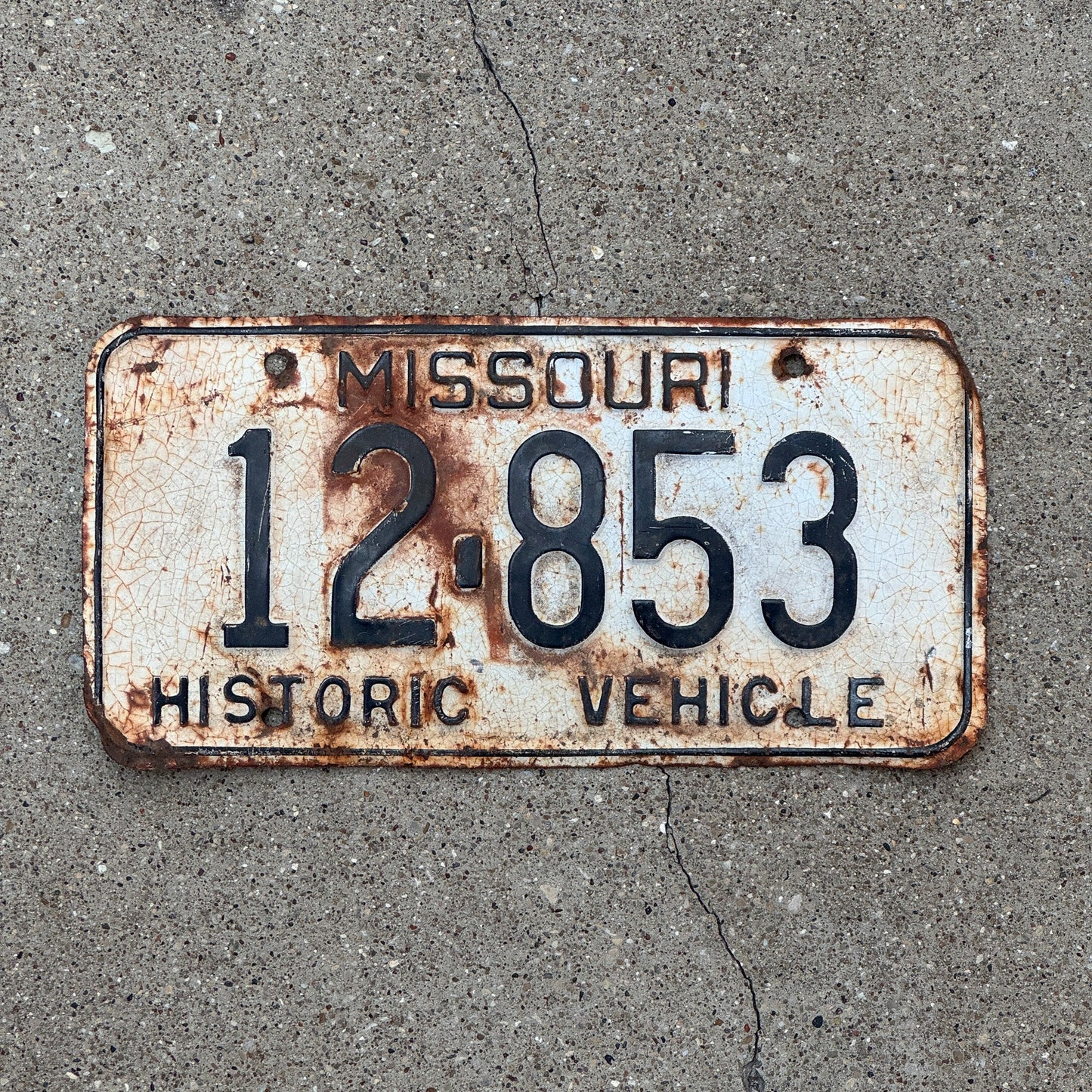 Photo of a 1977 Missouri Historic Vehicle License Plate Auto Tag Vintage Antique Car 12 853