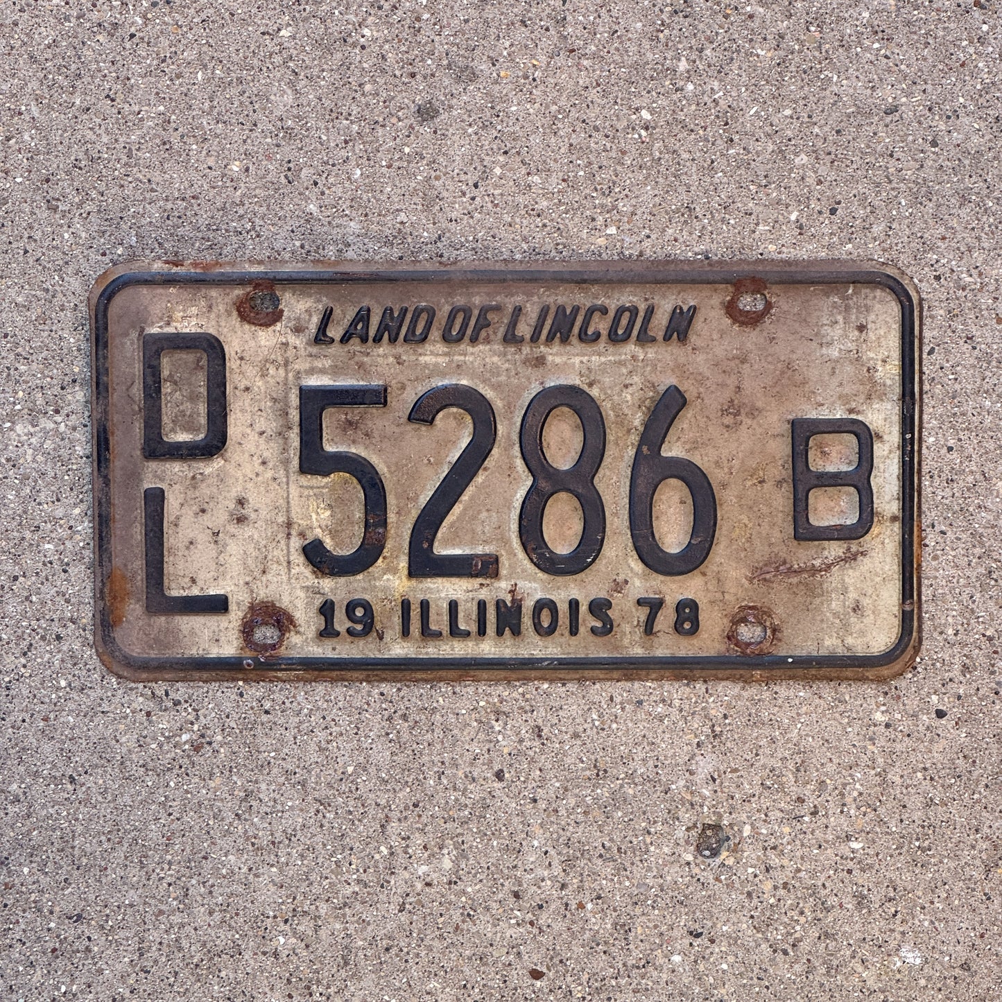 Photo of a 1978 Illinois Dealer License Plate Auto Tag Garage Decor Vintage 5286 B with original patina