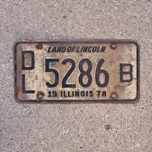 Photo of a 1978 Illinois Dealer License Plate Auto Tag Garage Decor Vintage 5286 B with original patina