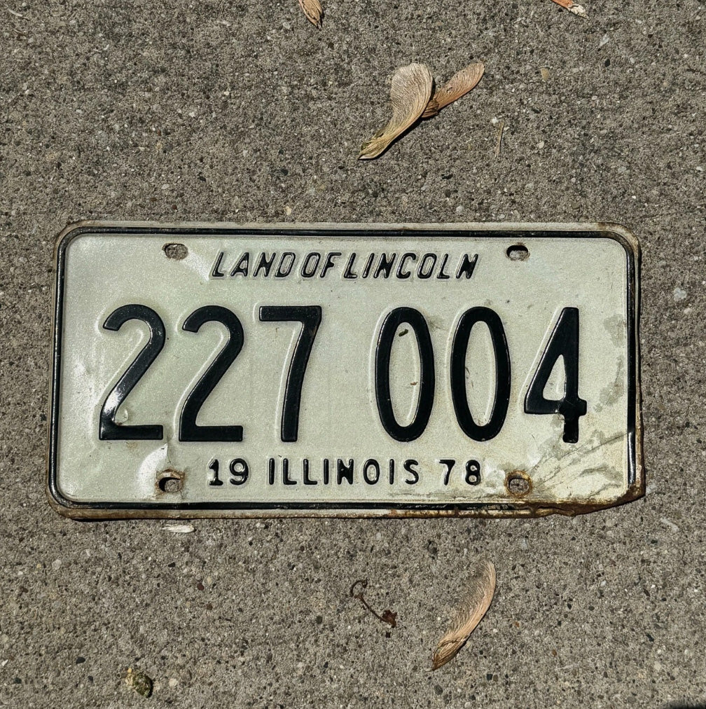 Photo of a 1978 Illinois License Plate Auto Tag Garage Decor Vintage 227 004