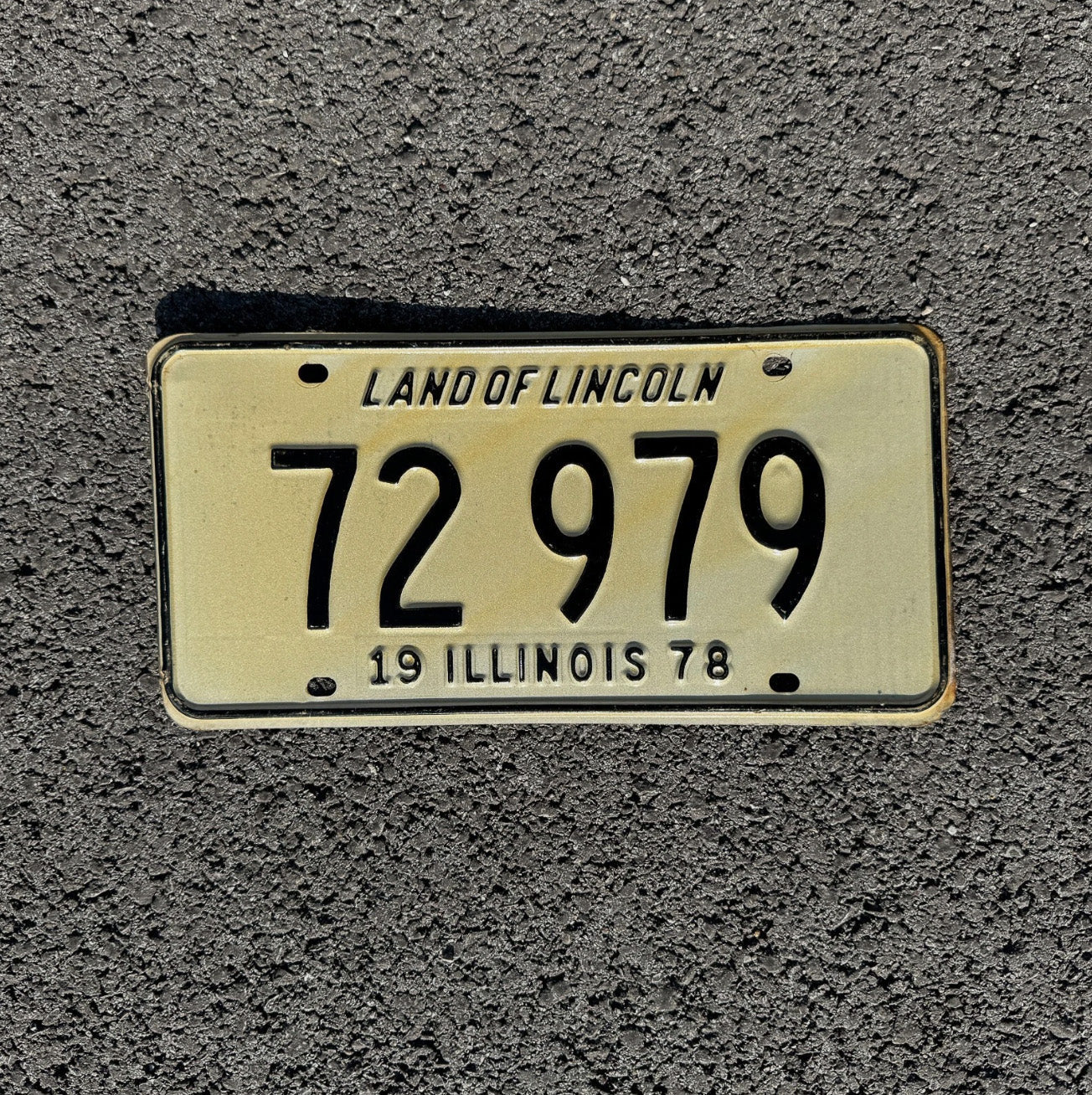 Photo of a 1978 Illinois License Plate Auto Tag Garage Decor Vintage 72979