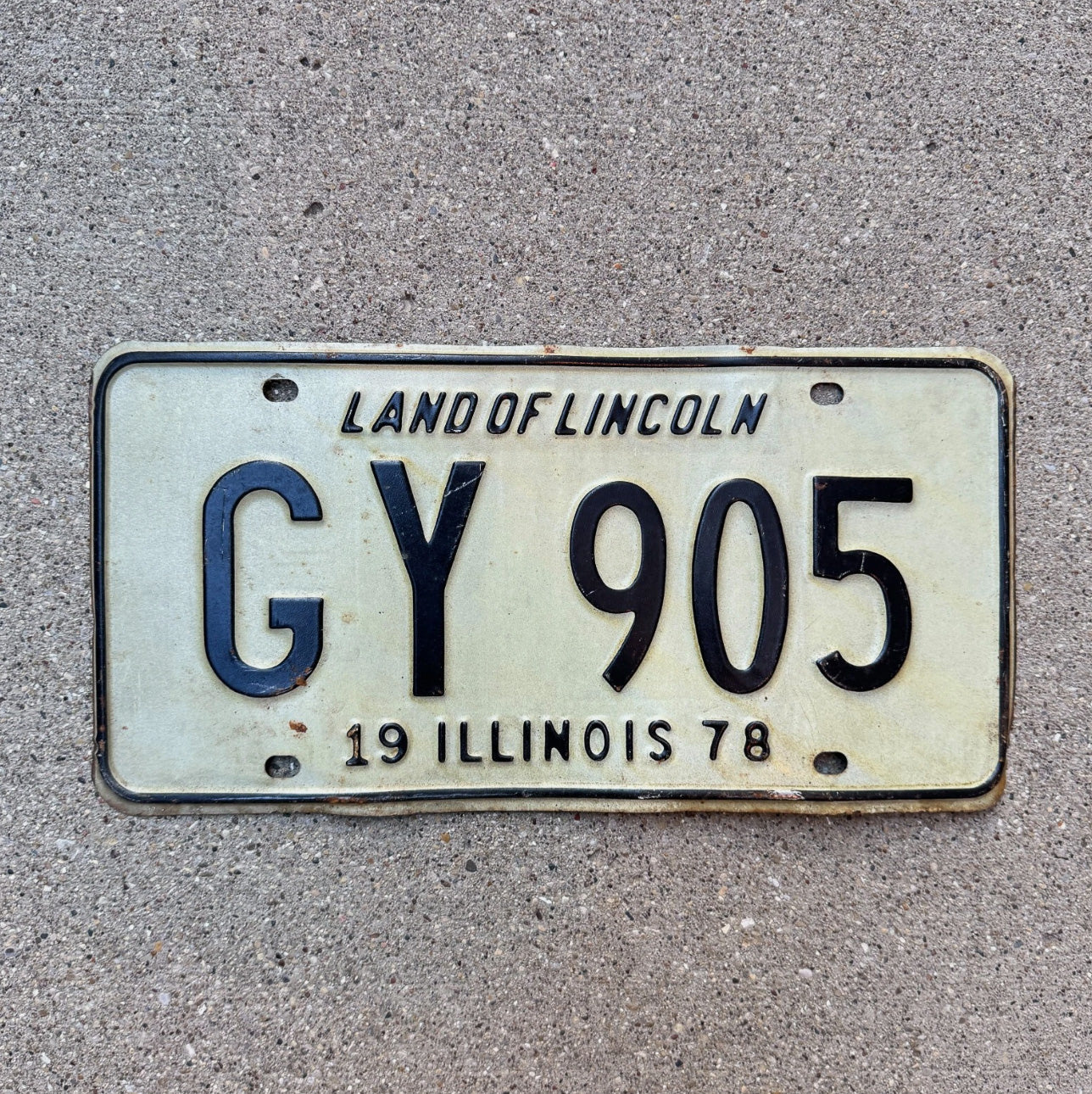 Photo of a 1978 Illinois License Plate Auto Tag Garage Decor Vintage GY 905