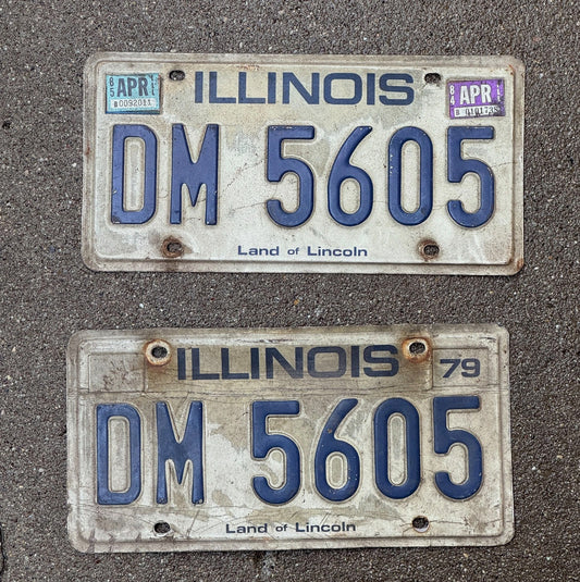Photo of a 1979 1985 Illinois License Plate Pair Auto Tag Garage Decor Vintage DM 5605