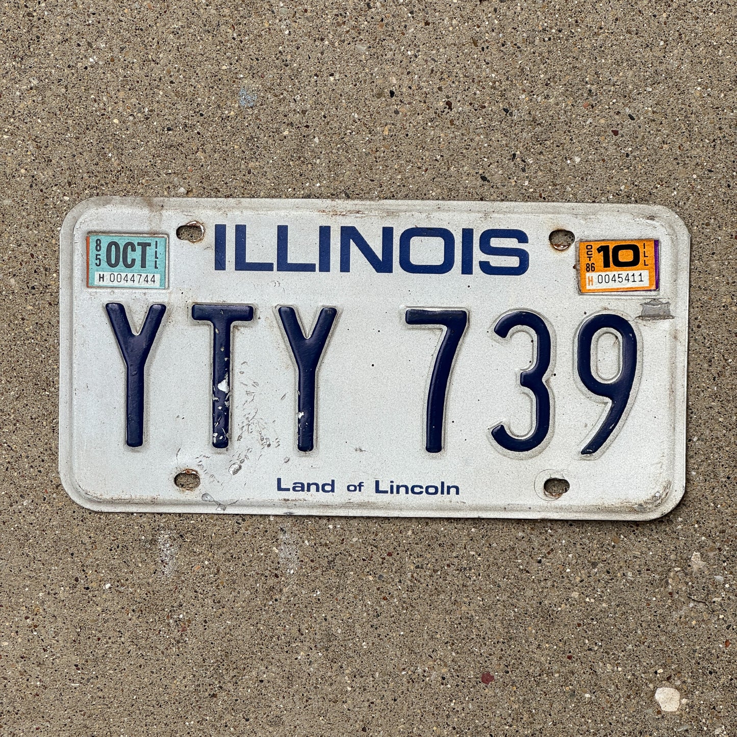 Photo of a 1979 Illinois License Plate, number YTY 739