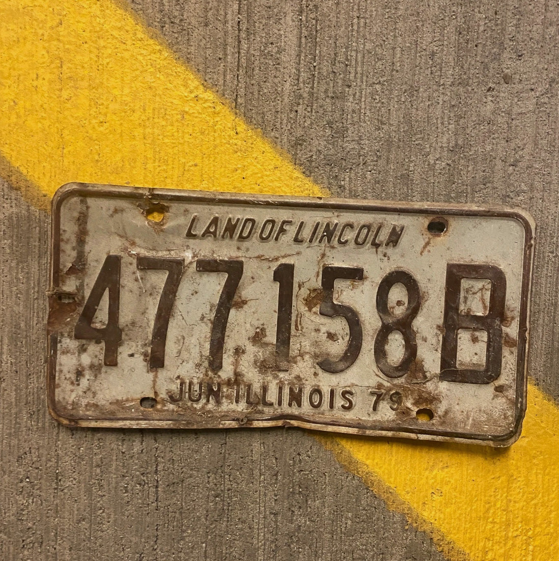 Photo of a 1979 Illinois Truck License Plate Auto Tag Garage Decor Vintage 477158 B