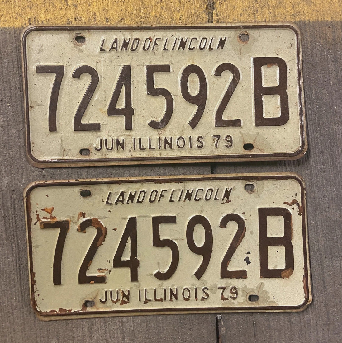 Photo of a 1979 Illinois Truck License Plate Auto Tag Garage Decor Vintage 724592 B